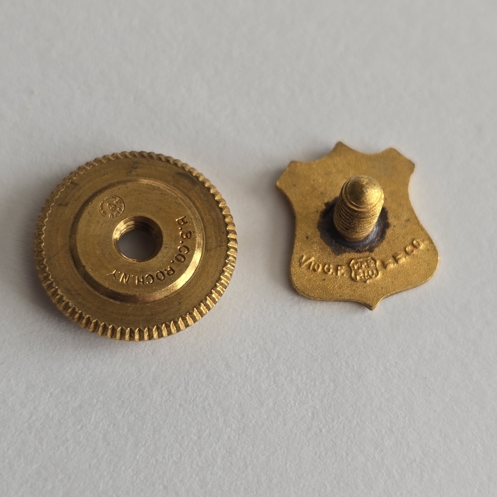 Vintage pin Labor Omnia Vincit Union Carpenters & Joiners brooch lapel - Picture 11 of 11